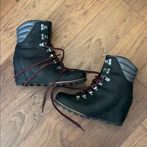 Sorel Wedge Boots women’s S 9 great condition